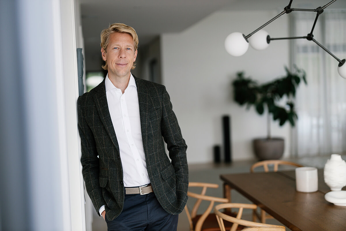 Pontus Warhol, Sverigechef Listed AB